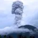 Gunung Ibu kembali meletus dan abu vulkanik membumbung 2000 meter ke angkasa